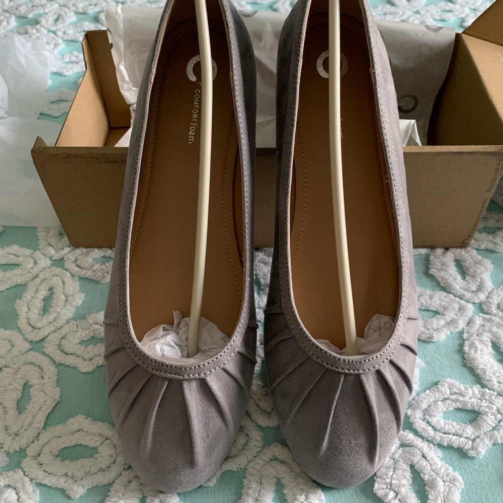 Journee Collection grey womens flats